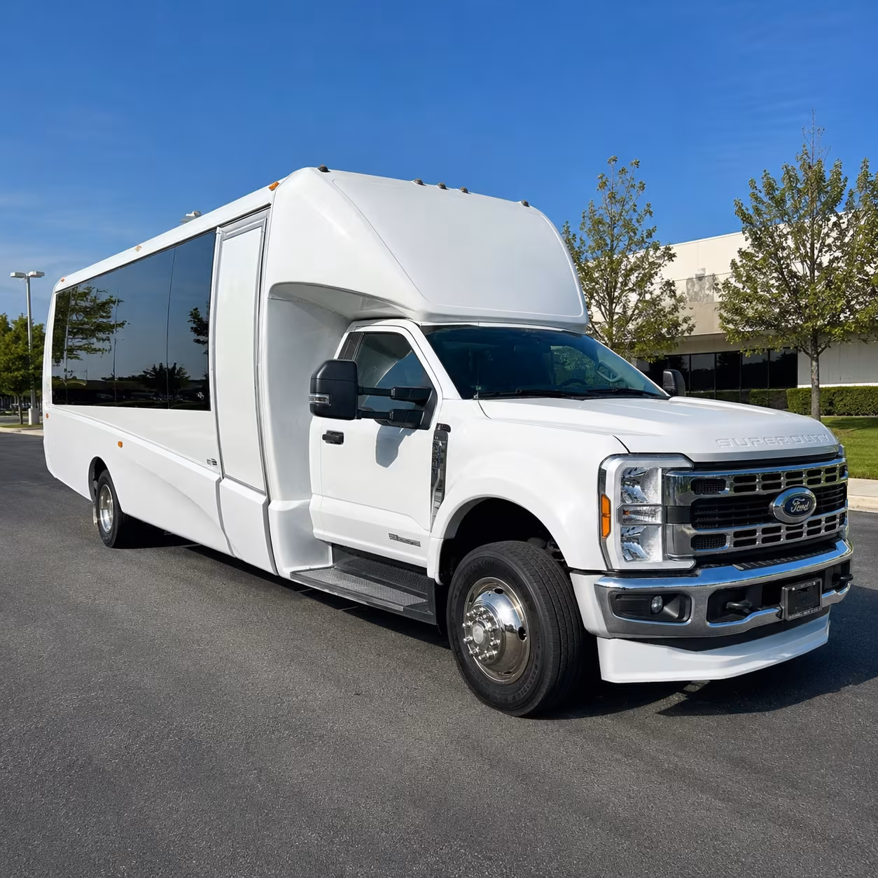 lincoln easy employee shuttles with a lincoln bus rental