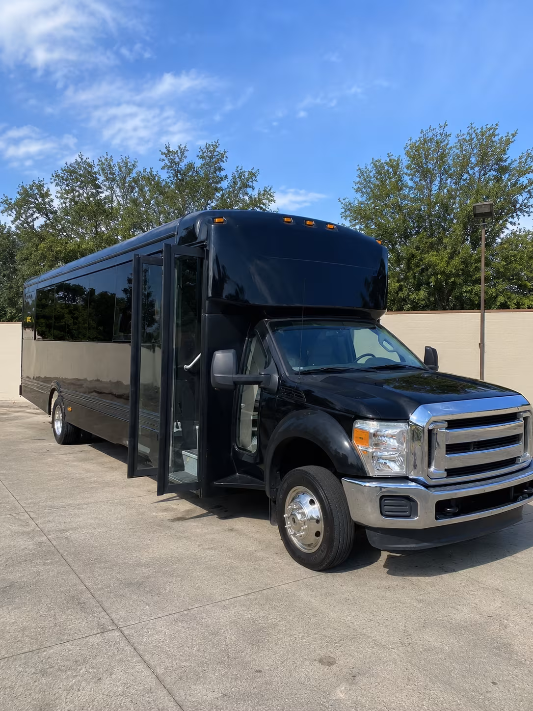 mankato 20 passenger party bus