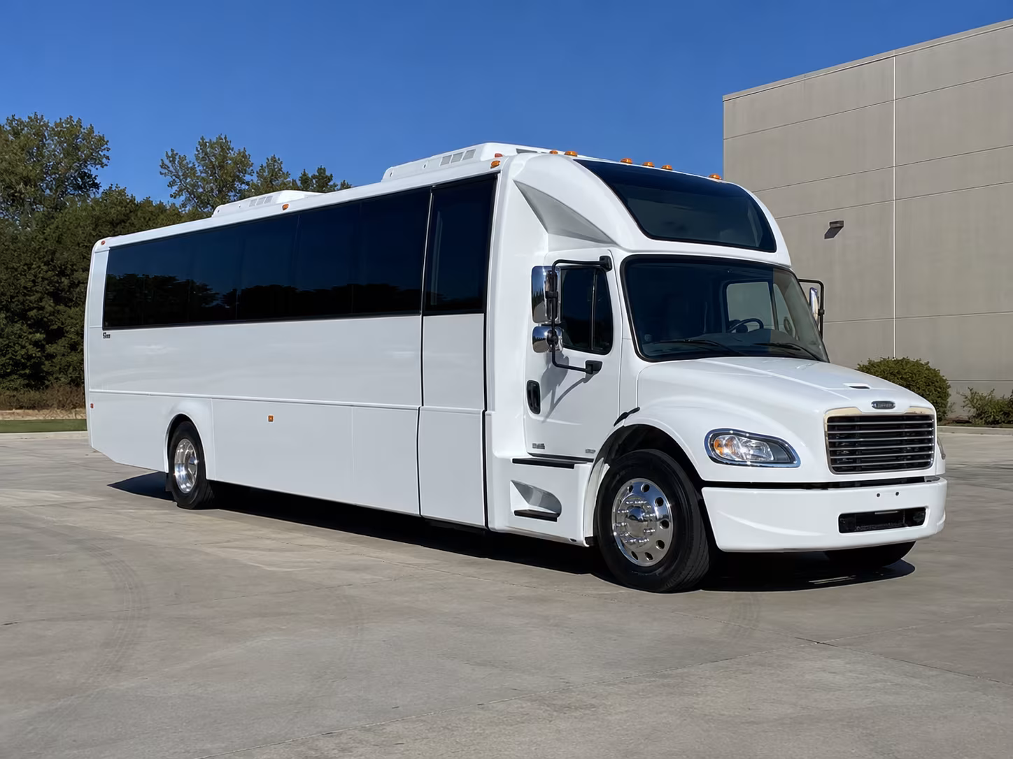 mankato 28 passenger party bus