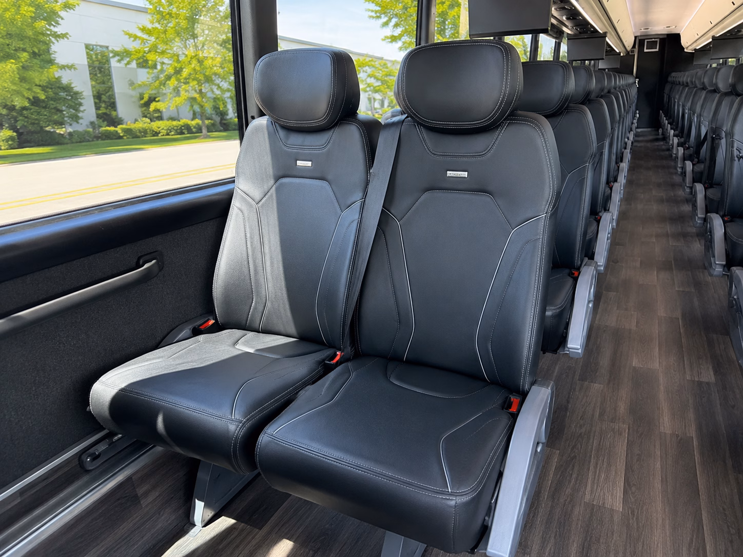 mankatocharterbuscompany com makes airport transfers from mankato to msp fast and simple